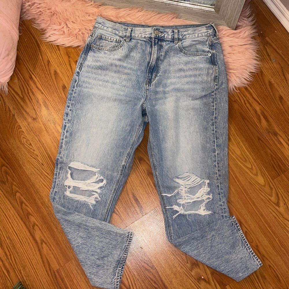 NEW! AMERICAN EAGLE MOM JEAN